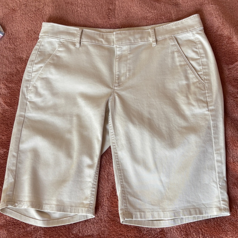 LOFT Cream Women's Shorts